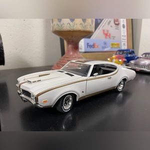 Ertl 1969 Olsmobile Hurst Olds